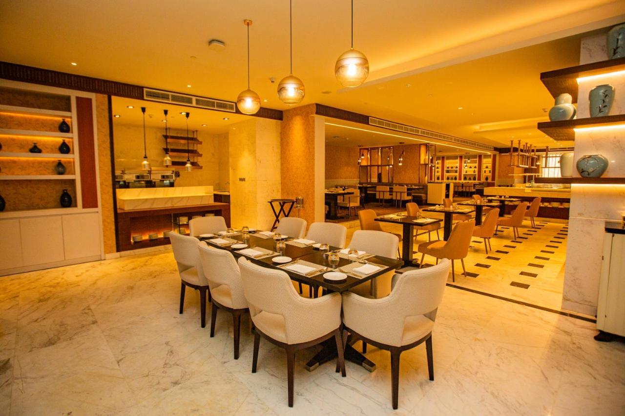 Johari Rotana فندق دار السلام