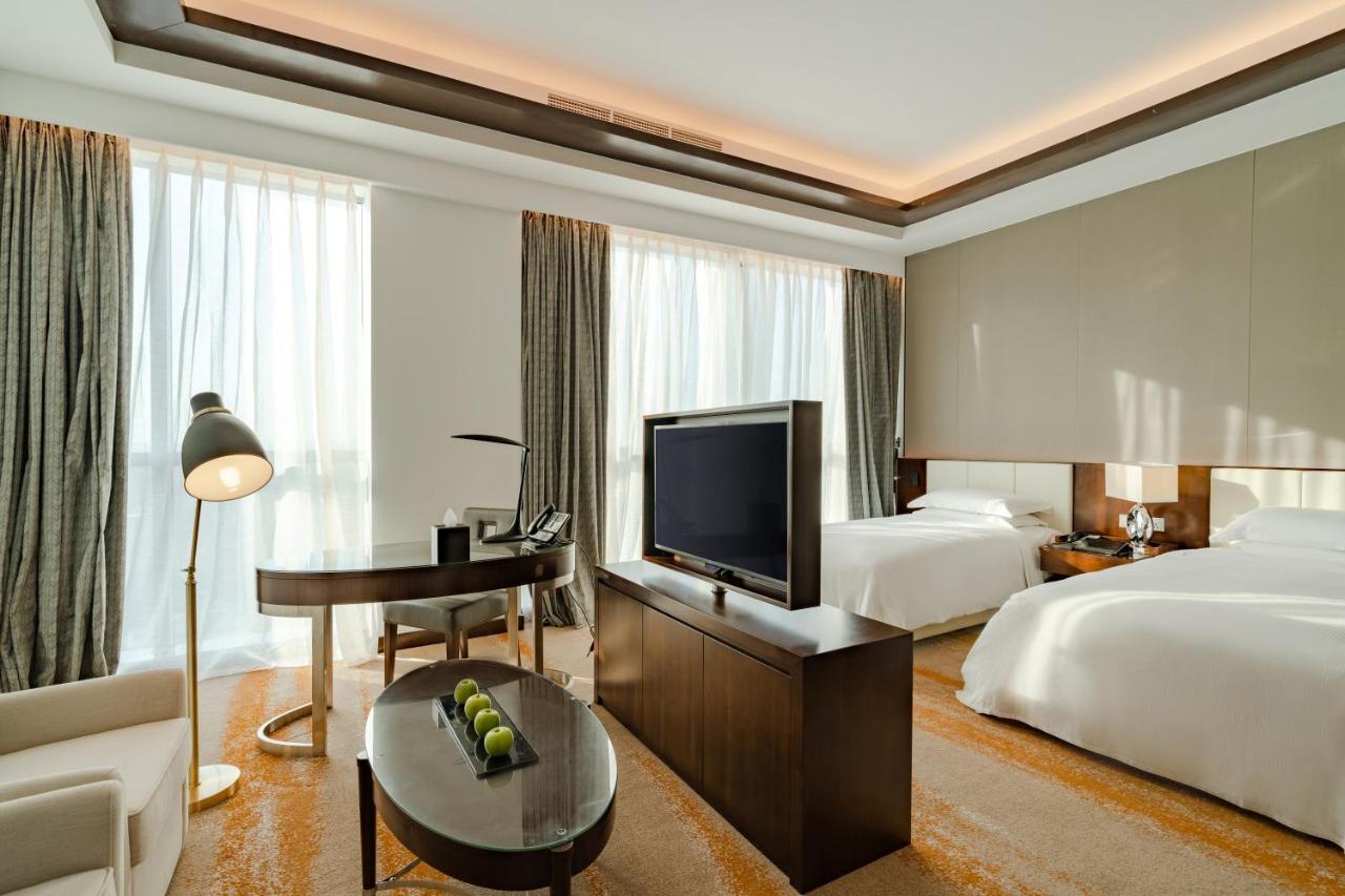 فندق Johari Rotana 5*